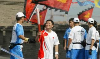 2008年奥运会圣火怎么点燃的 2008年奥运会谁用空中漫步点燃了奥运会的主火炬