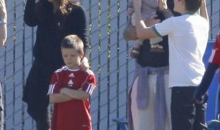 足球比赛上下半场之间的时间叫什么 一场足球赛的标准时间是90什么单位