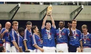 齐达内参加几届世界杯 06年世界杯齐达内几时被罚下场